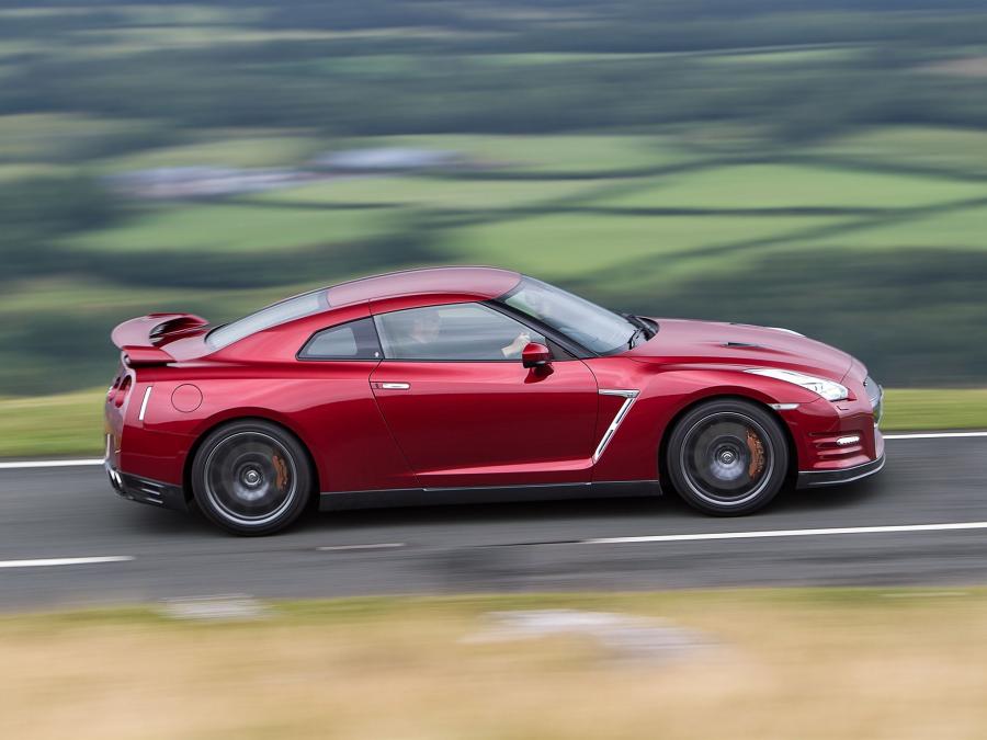  Nissan GT-R 2014 года  (UK) (фото 17 из 19)